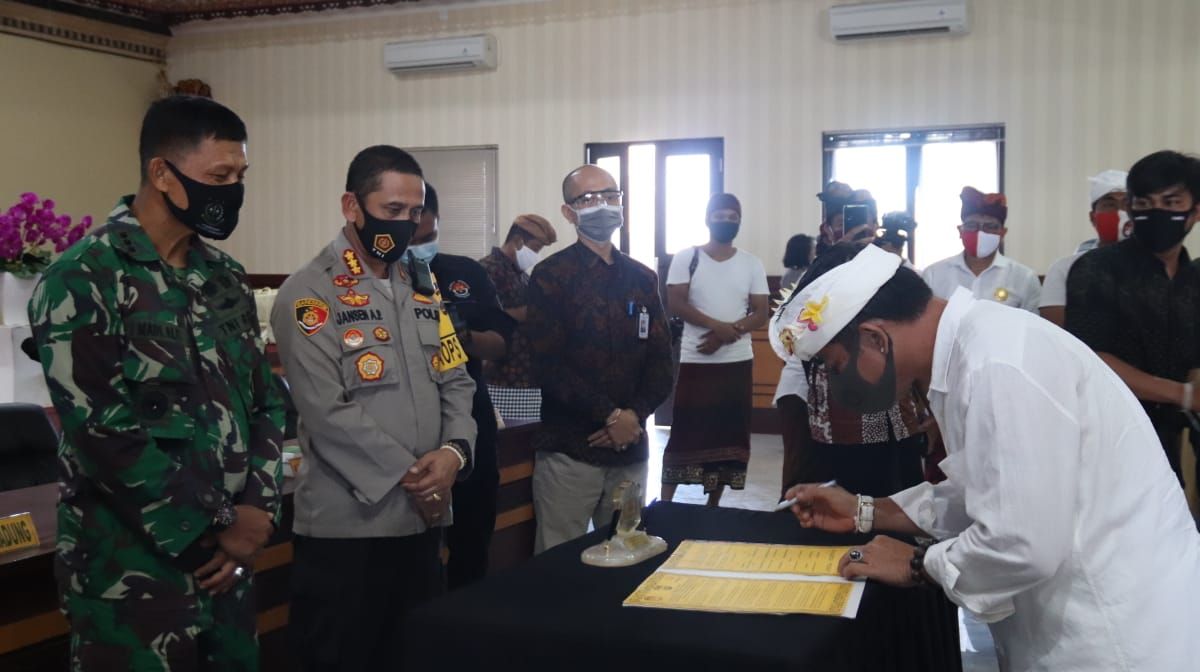 podiumnews.com-Paslon Pilkada Denpasar Tandatangani Deklarasi Pemilu Damai 